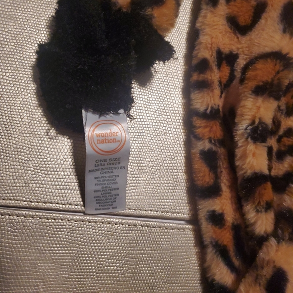 Its almost summer but its STILL COLD at W... leopard Fleece scarf/ mitten set - Picture 6 of 7